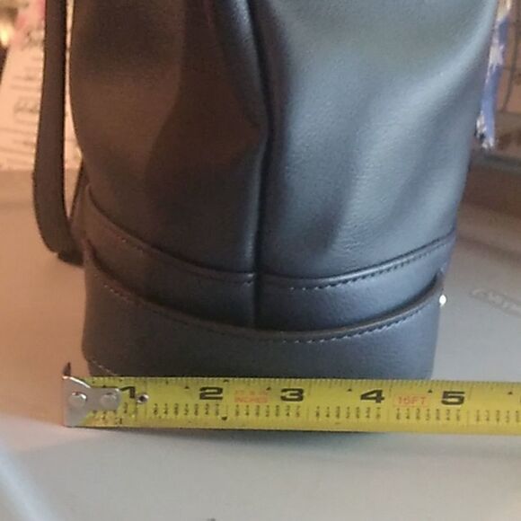 🎁 MAX STUDIO VEGAN FAUX LEATHER NAVY BLUE LARGE TOTE - Picture 9 of 10